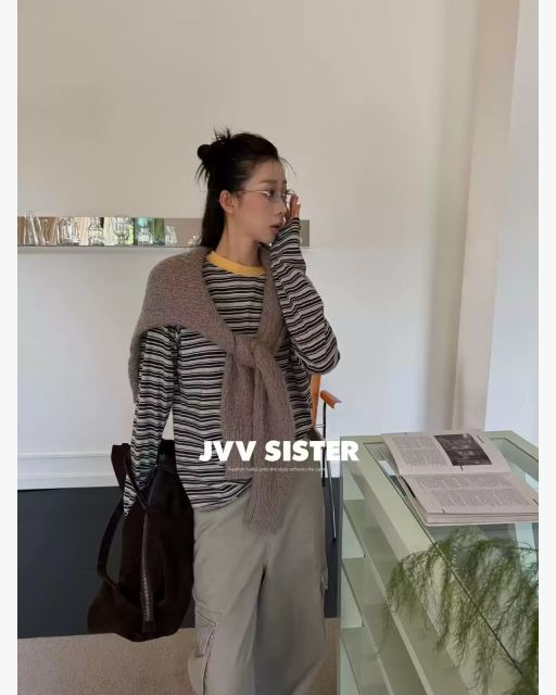 가로 줄무늬 포인트 라운드넥 티셔츠 대표 미리보기