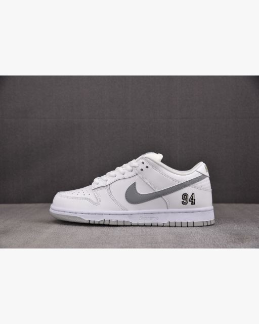 NIKE SB Dunk Low Supreme 94 Metallic Silver 화이트 HQ8487-1 대표 미리보기