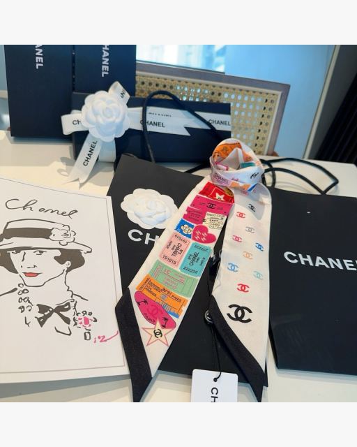 CHANEL 그래픽 트윌리 스카프 슬림 리본 타이 대표 미리보기
