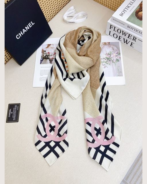 CHANEL 체크 패턴 사각 스카프 대표 미리보기